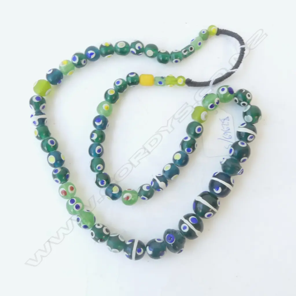 GREEN GLASS TRADE BEADS NECKLACE Image 1++