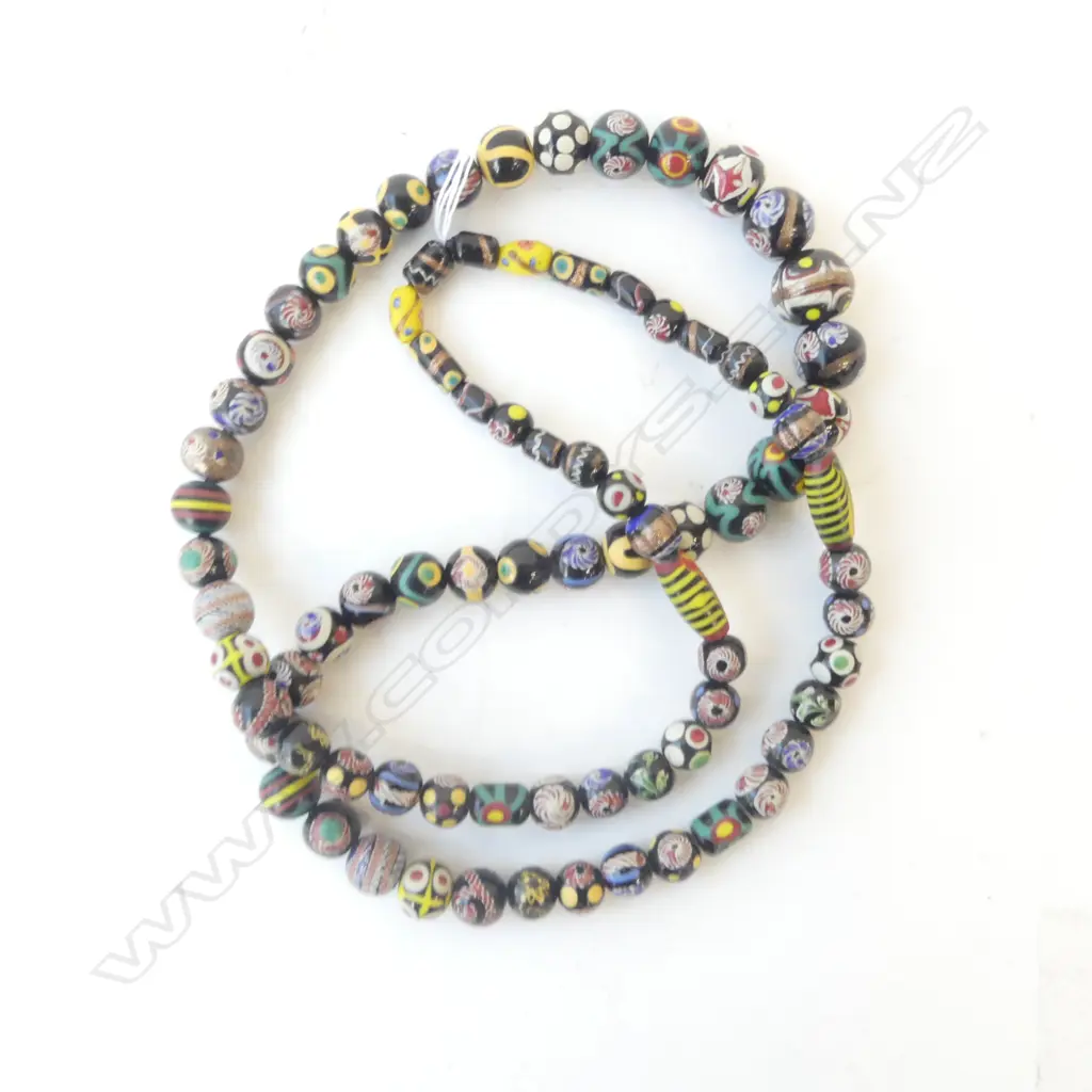 GLASS TRADE BEADS NECKLACE Image 1++
