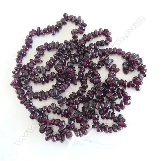 LONG GARNET BEAD NECKLACE 840mm