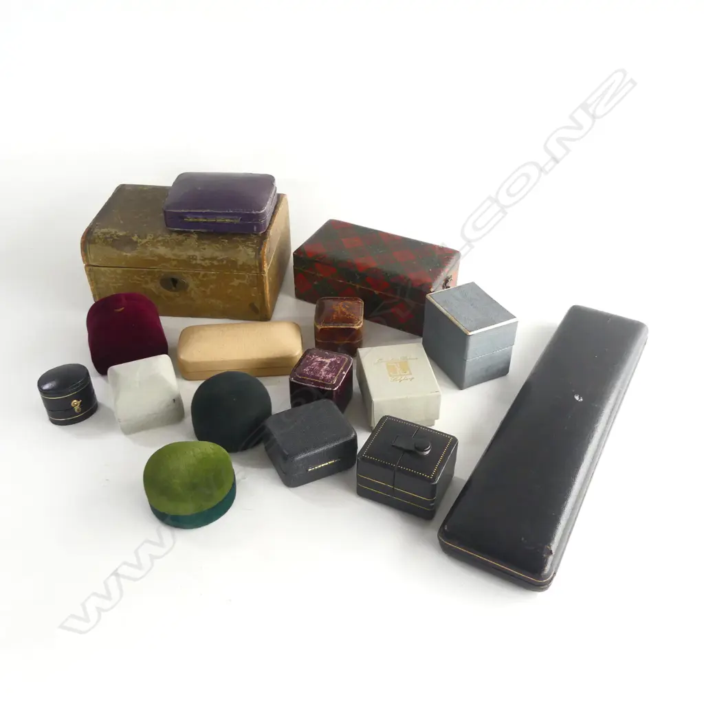 COLLECTION 16 OLD RING & JEWELLERY CASES Image 1++