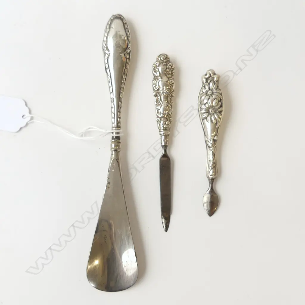 STG SILVER SHOEHORN AND TWO FANCY STG MANICURE ITEMS BIRMINGHAM 1899 ETC, L.110MM-190MM Image 1++