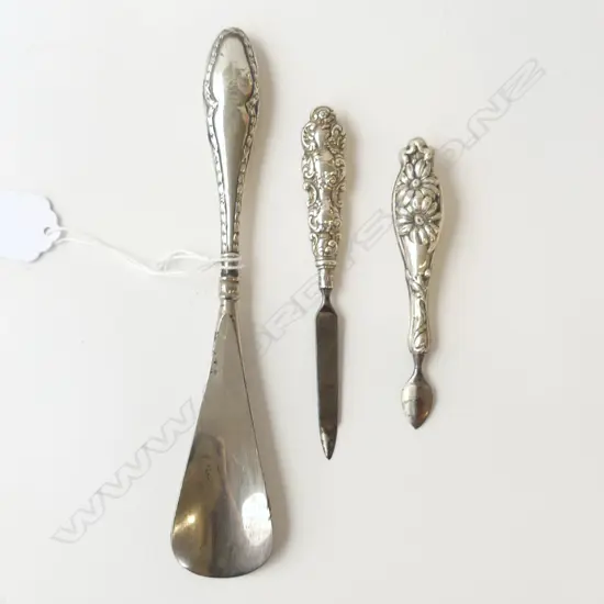 STG SILVER SHOEHORN AND TWO FANCY STG MANICURE ITEMS BIRMINGHAM 1899 ETC, L.110MM-190MM