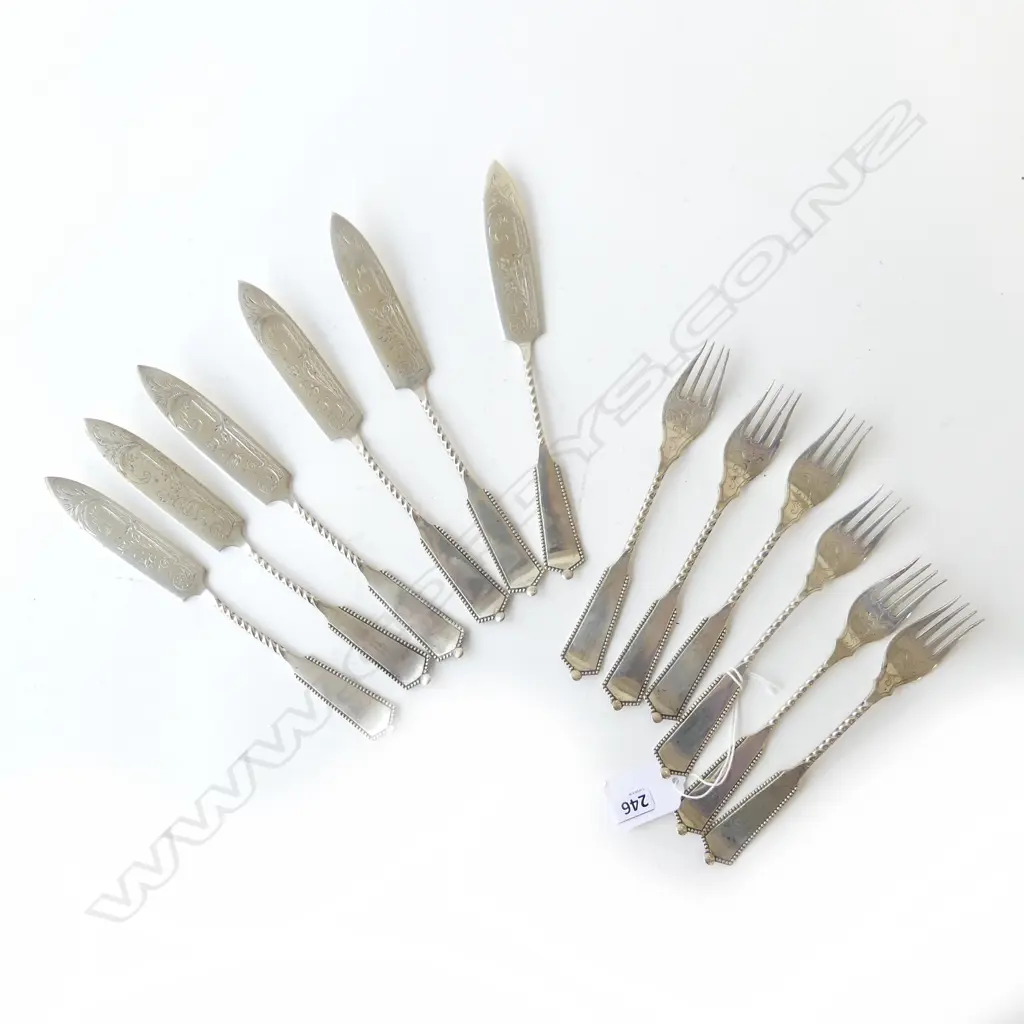 12 PCE 6 PLACE DUTCH SILVER FISH SET 420gms Image 1++