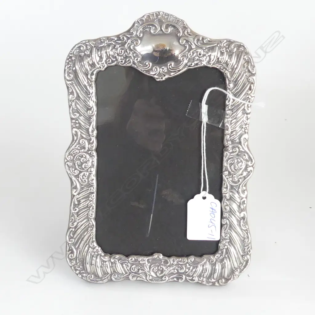 LATE 20thC SILVER EMBOSSED PICTURE FRAME Image 1++