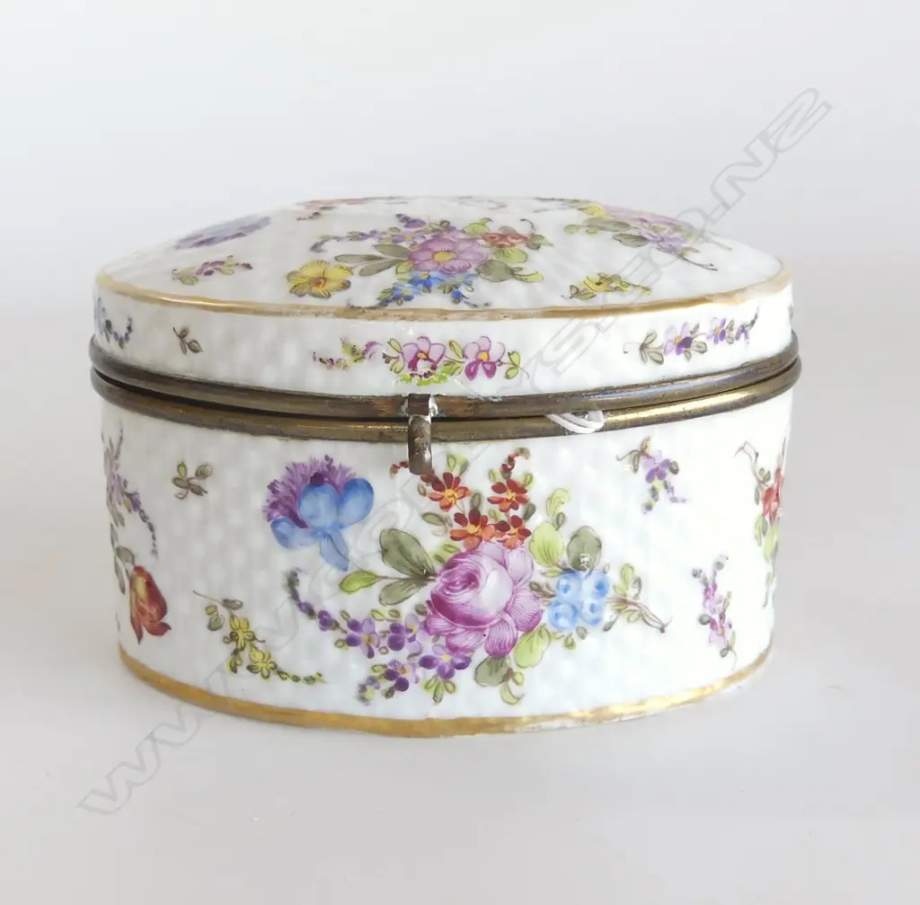 OLD MEISSEN STYLE FINELY PAINTED LIDDED BOX. L.125mm professional repair Image 1++