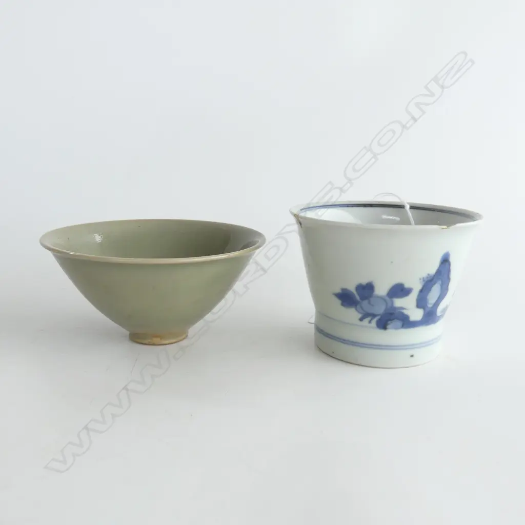 ORIENTAL B/W CUP H.65mm (CHIPS) & BOWL 105mm dia Image 1++