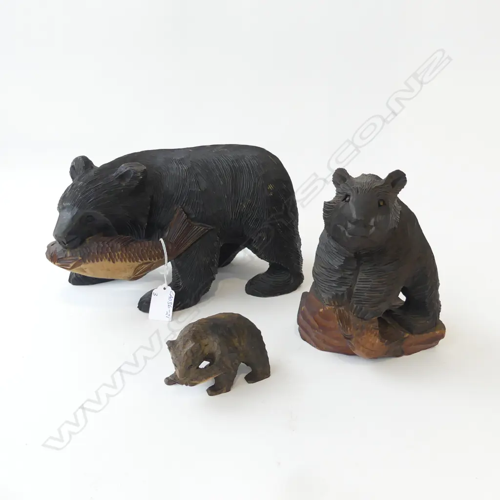 3 VINTAGE JAPANESE CARVED BEARS FROM HOKKAIDO, 1960, H.160 L.260mm (largest) Image 1++