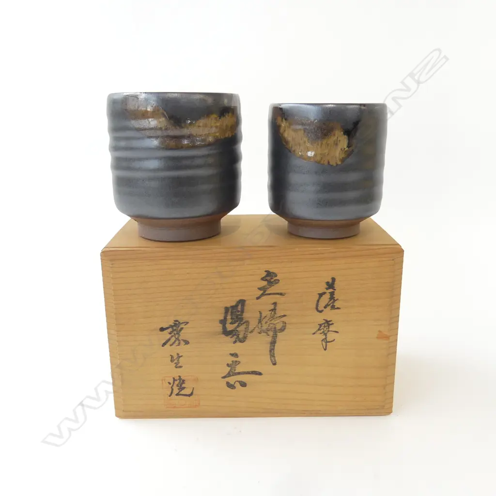 FINE VINTAGE 1940s JAPANESE TEACUPS IN CEDAR BOX, signed Image 1++