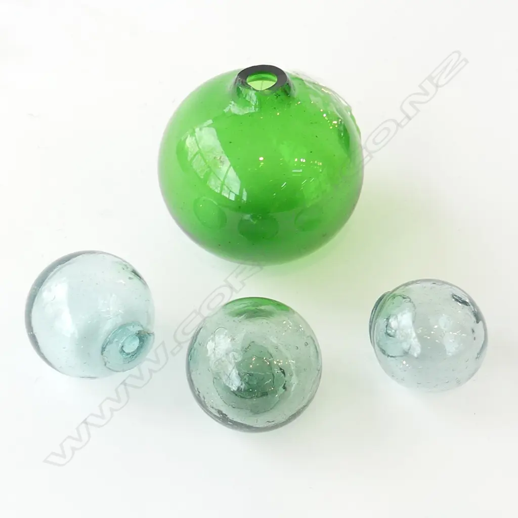 3 SMALL VINTAGE GLASS FISHING FLOATS WITH SEALS, AND GREEN GLASS BALL, D.60MM-100MM Image 1++
