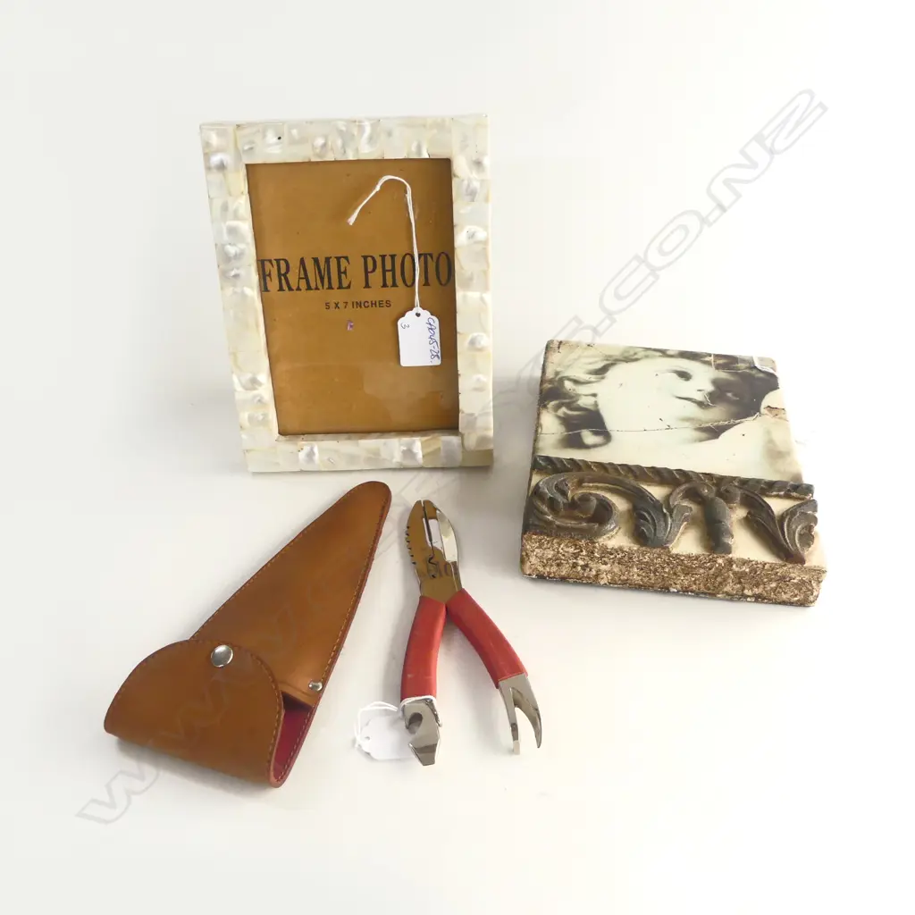 SOLIGEN BAR TOOL + MOP FRAME + SID DICKENS PLAQUE Image 1++