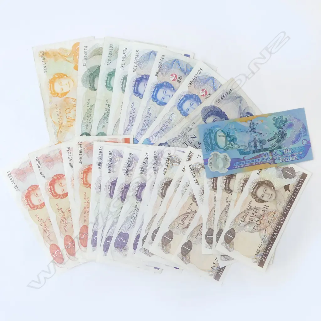VINTAGE NZ BANK NOTES; 10x $1, 6x $2, 4x $5, 5x $10, 3x $20, 1x $50 Image 1++