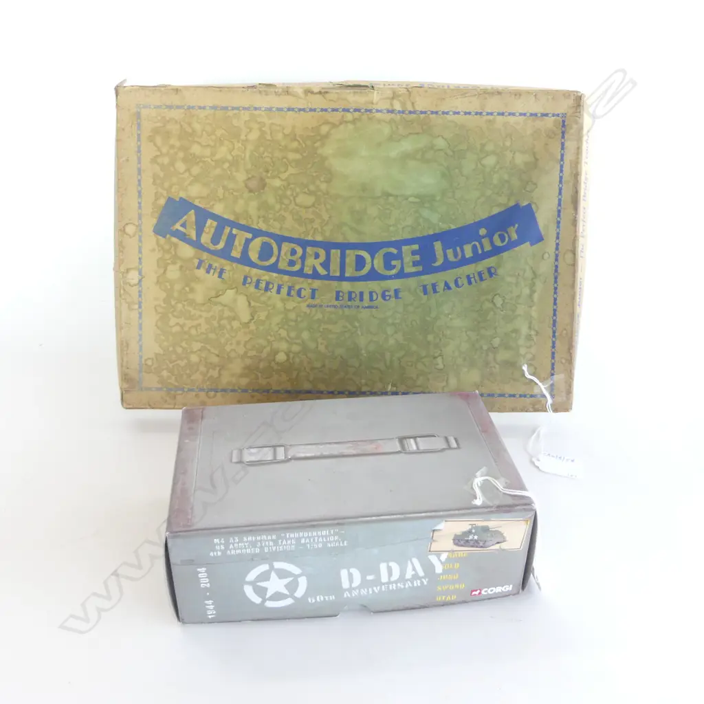 MINT & BOXED 60TH ANNIVERSARY CORGI  SHERMAN TANK WITH VINTAGE AUTO BRIDGE TEACHER BOXED GAME L360 H250MM Image 1++