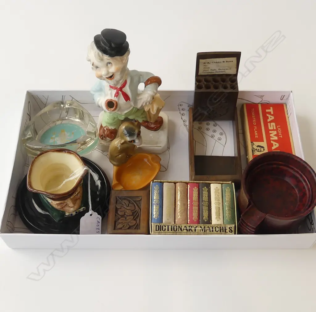 TRAY OF 9 SMOKER’S COLLECTABLES – VESTA, ASHTRAYS, CIGARETTE HOLDER, MATCH HOLDER, MATCHES, ETC Image 1++