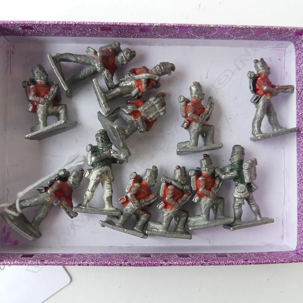 11 VINTAGE LEAD TOY SOLDIERS, L.30MM Image 1++