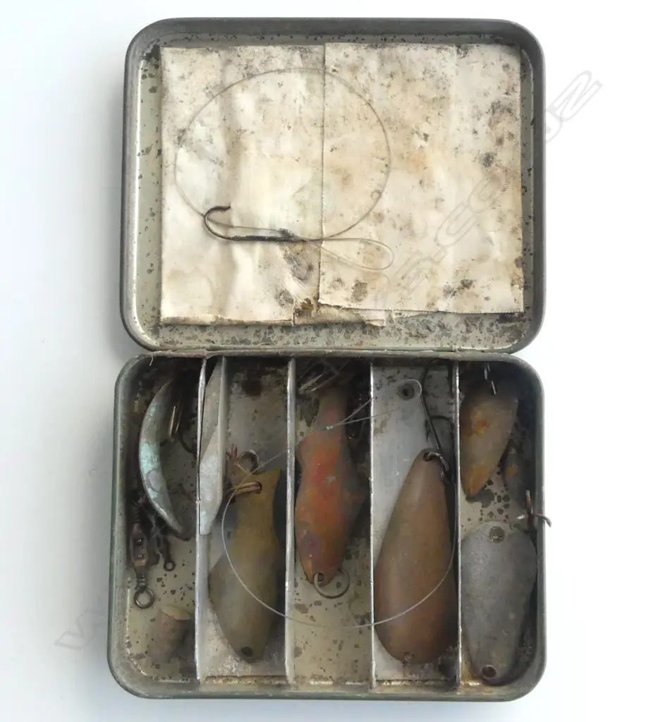 J.W YOUNG & SONS REDDITCH PRIDEX 3 ¾” FLY REEL & HOCKEY MINNOW TIN OF LURES Image 1++