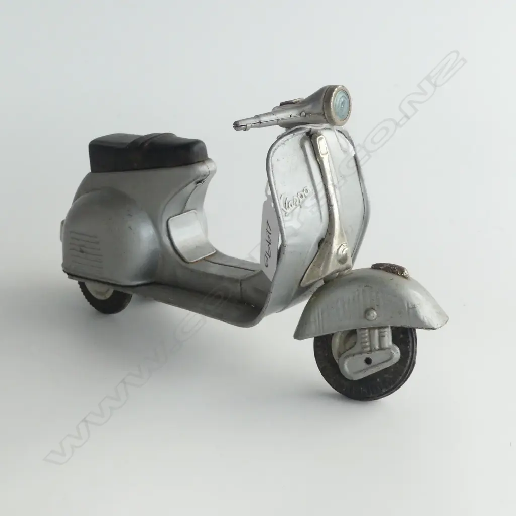 1960'S TIN PLATE VESPA PUSH N GO SCOOTER L 210 MM Image 1++