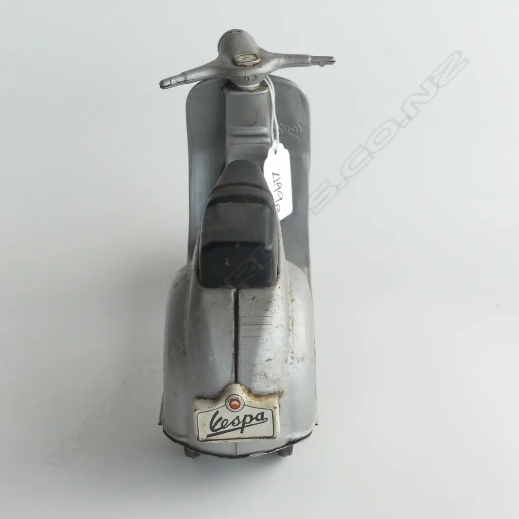 1960'S TIN PLATE VESPA PUSH N GO SCOOTER L 210 MM Image 1++