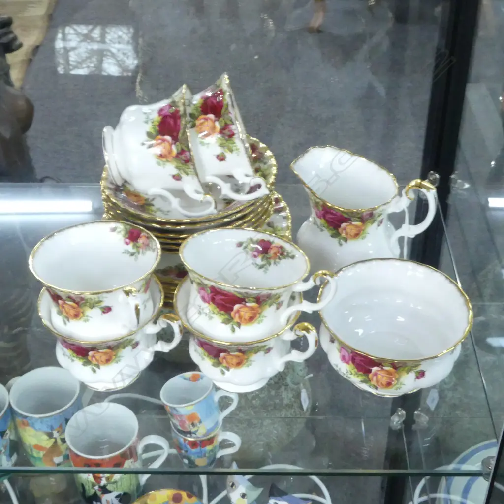 ROYAL ALBERT OLD COUNTRY ROSES TEA SET, 6 TRIOS/MILK & SUGAR Image 1++