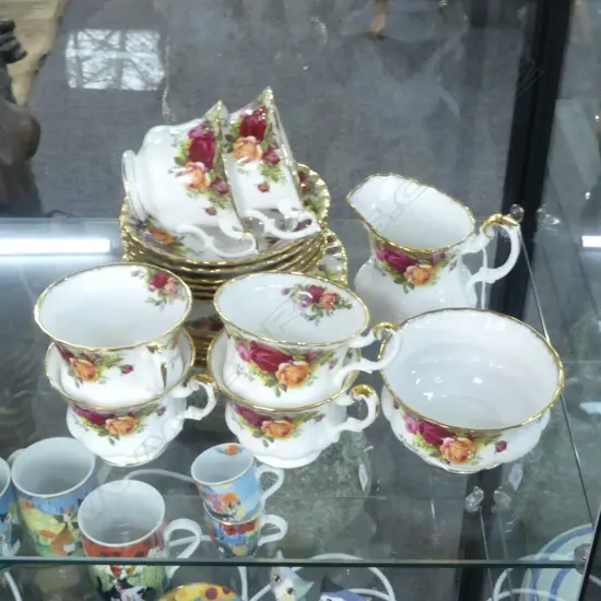 ROYAL ALBERT OLD COUNTRY ROSES TEA SET, 6 TRIOS/MILK & SUGAR