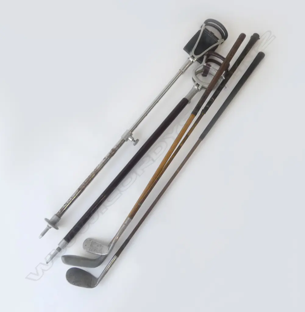 2 SHOOTING STICKS + 3 VINTAGE GOLF CLUBS Image 1++