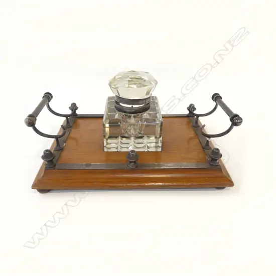 LG CRYSTAL INKWELL ON WOODEN TRAY 280x220mm pieces loose