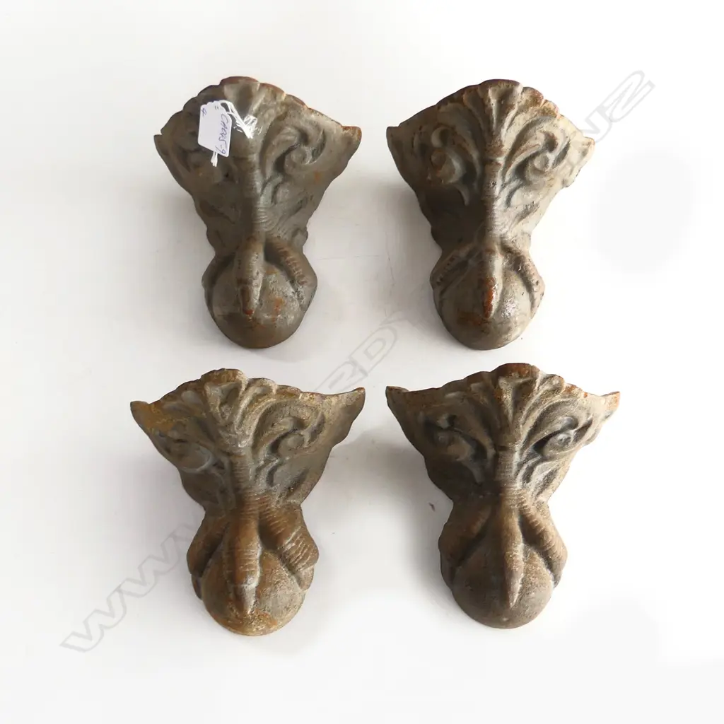 SET 4 VINTAGE CAST IRON BATH FEET BALL & CLAW FORM Image 1++