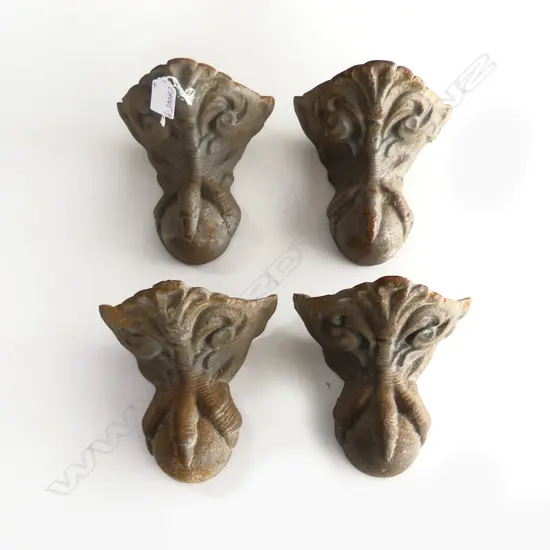 SET 4 VINTAGE CAST IRON BATH FEET BALL & CLAW FORM