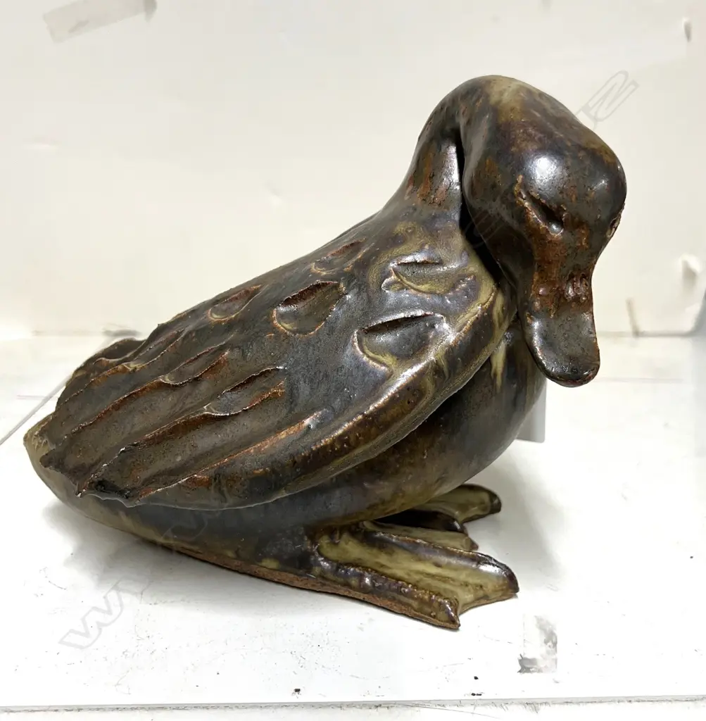 SCULPTED POTTERY DUCK LABELLED BILL & HELEN ROBERTS of WAIHI heavy dark brown green glaze L.210mm Image 1++