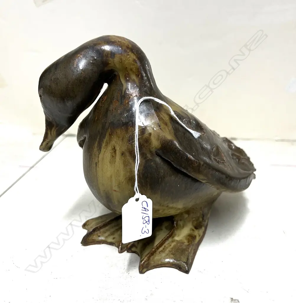 SCULPTED POTTERY DUCK LABELLED BILL & HELEN ROBERTS of WAIHI heavy dark brown green glaze L.210mm Image 1++