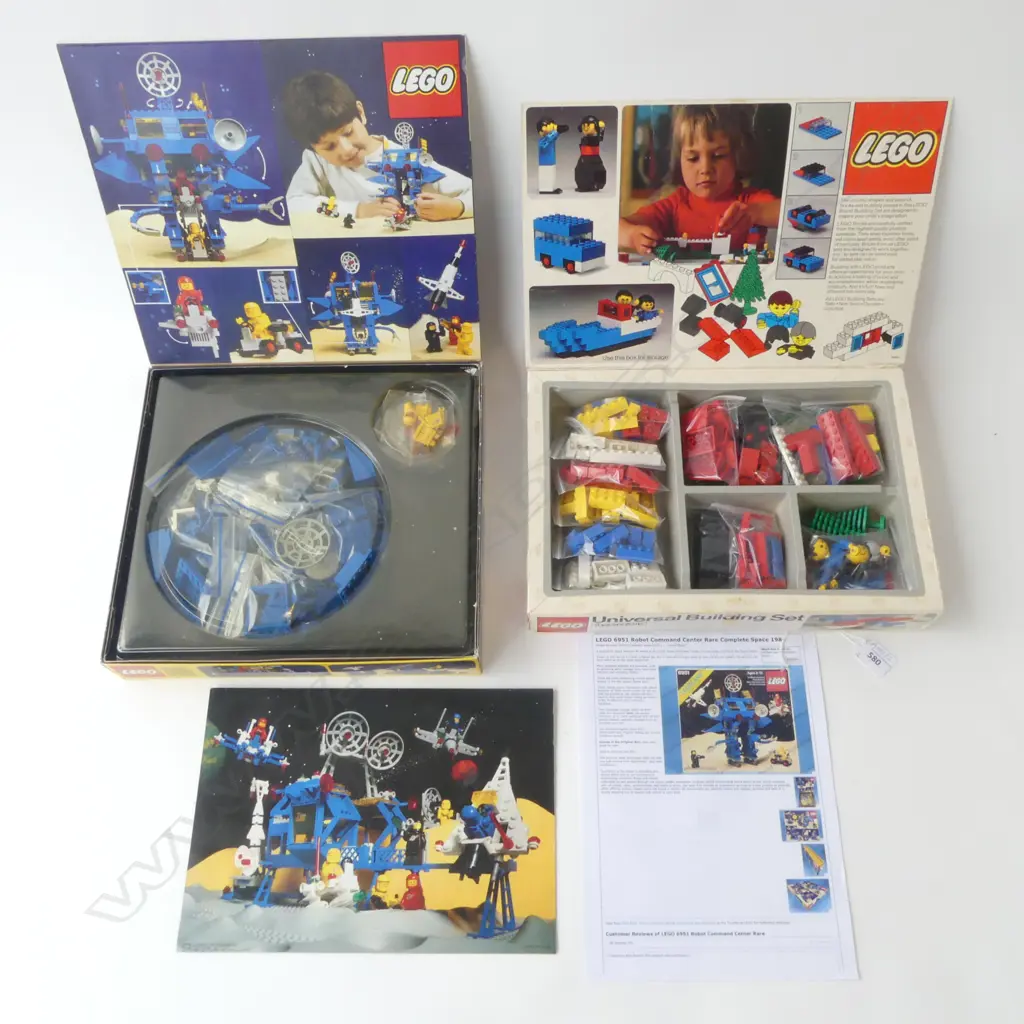 2 VINTAGE LEGO SETS, CASED (SPACE ROBOT COMMAND 1984 & UNIVERSAL BUILDING SET 1977) Image 1++