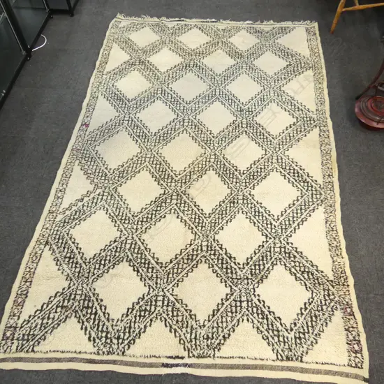 HAND WOVEN BERBER RUG 2900x1850mm