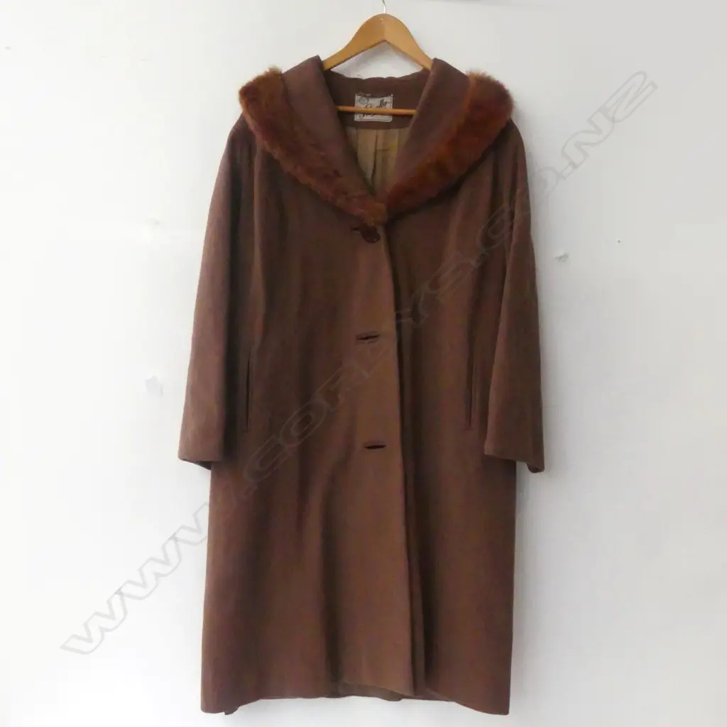 VINTAGE 'SHARELLA' COAT Image 1++