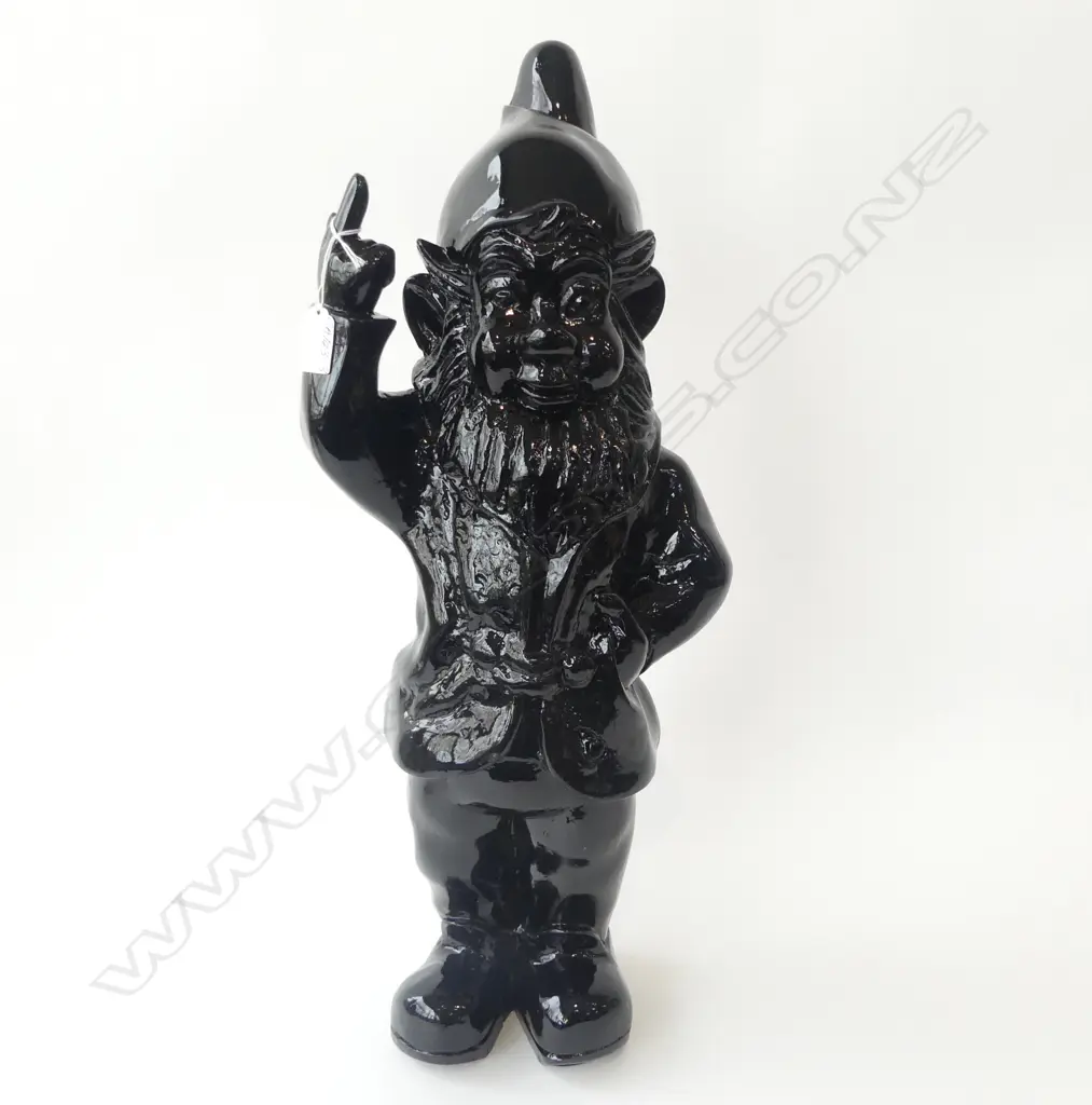 LGE BLACK RESIN NAUGHTY GNOME with MIDDLE FINGER RAISED H.625mm Image 1++