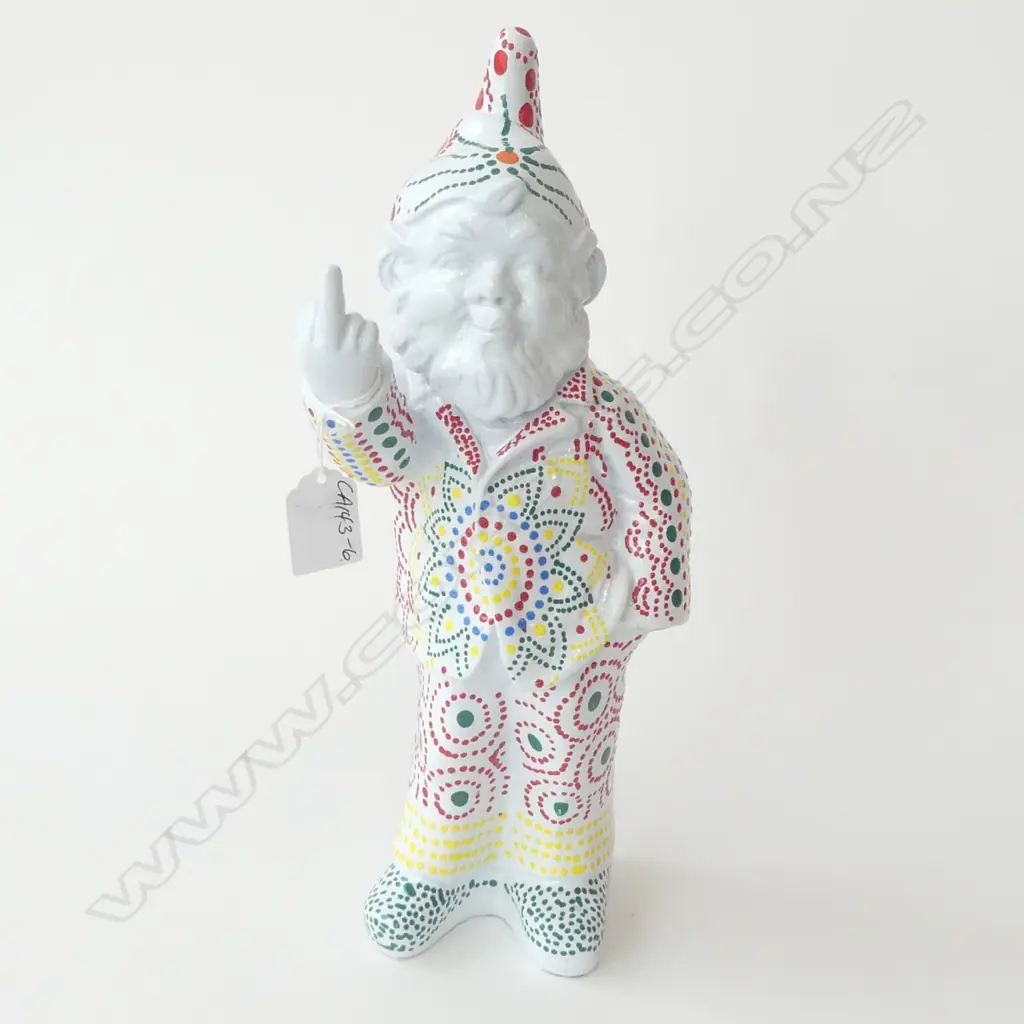  RESIN NAUGHTY GNOME white outfit spotted pattern with MIDDLE FINGER RAISED H.330mm Image 1++