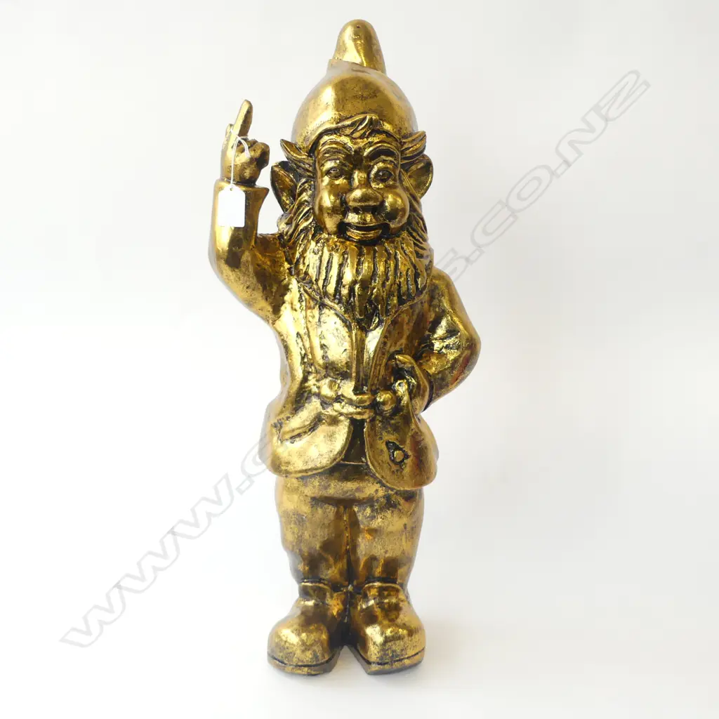 LGE GILT RESIN NAUGHTY GNOME with MIDDLE FINGER RAISED H.625mm Image 1++
