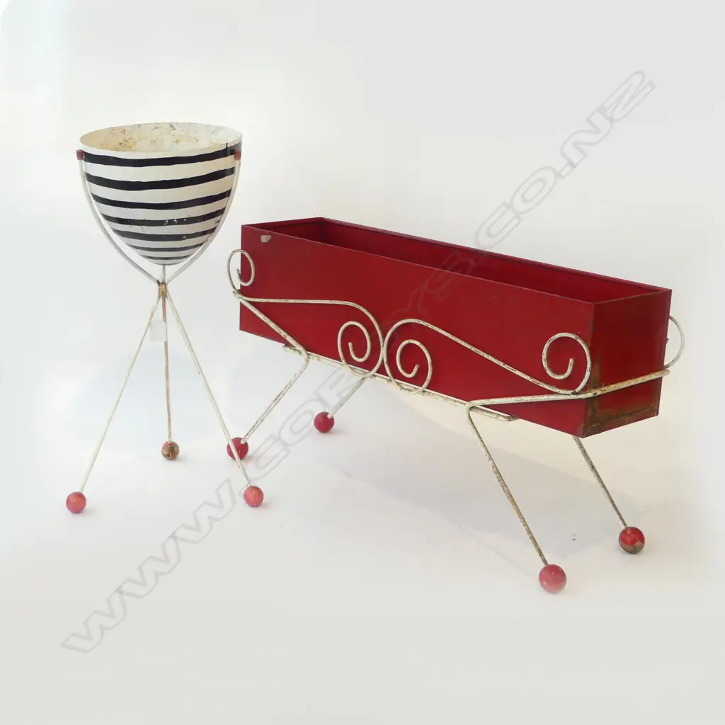 2 RETRO GARDEN PLANTERS H.570mm, RED W.740mm Image 1++