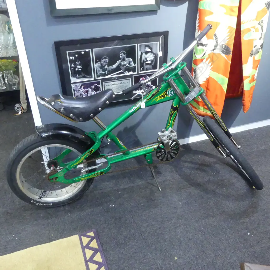 SCHWINN STINGRAY CHOPPER BIKE [NEEDS SOME RESTORATION] Image 1++