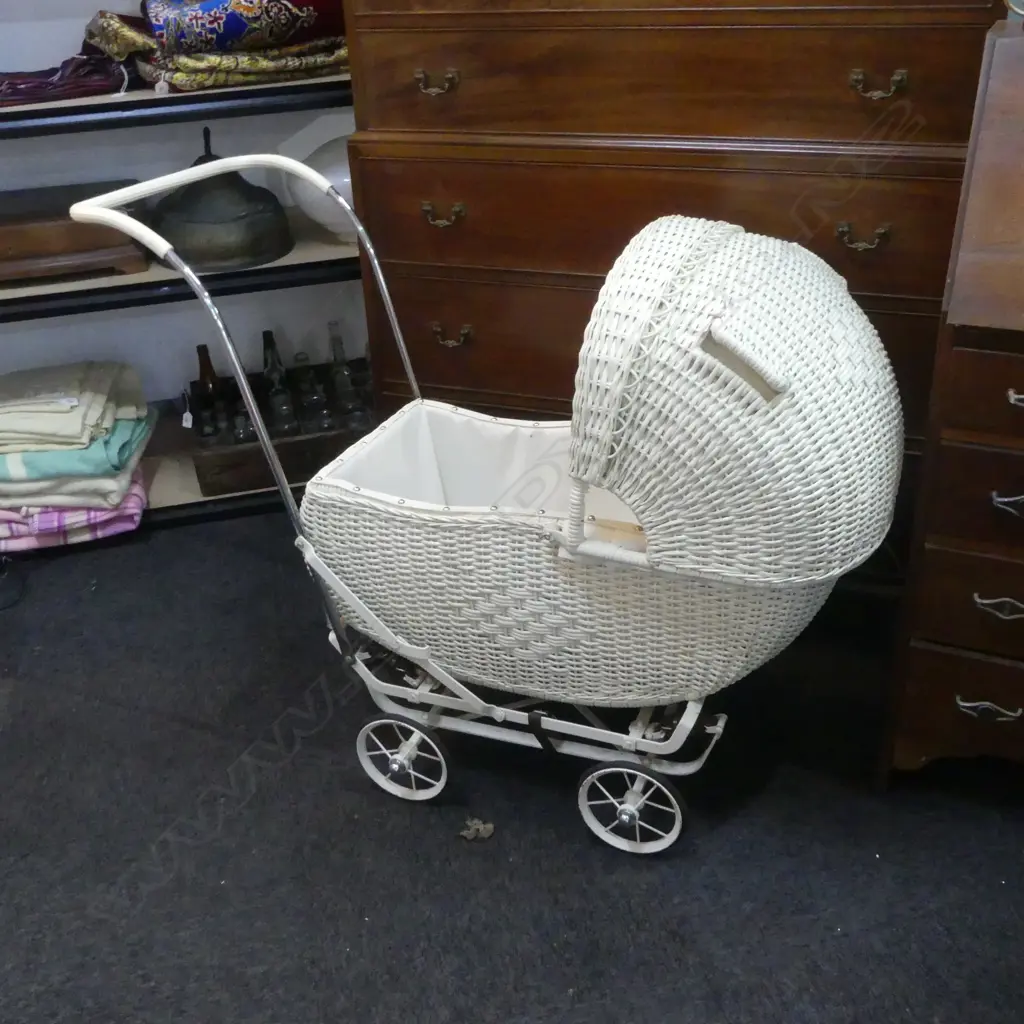 LG WHITE VINTAGE PRAM L.1100mm Image 1++