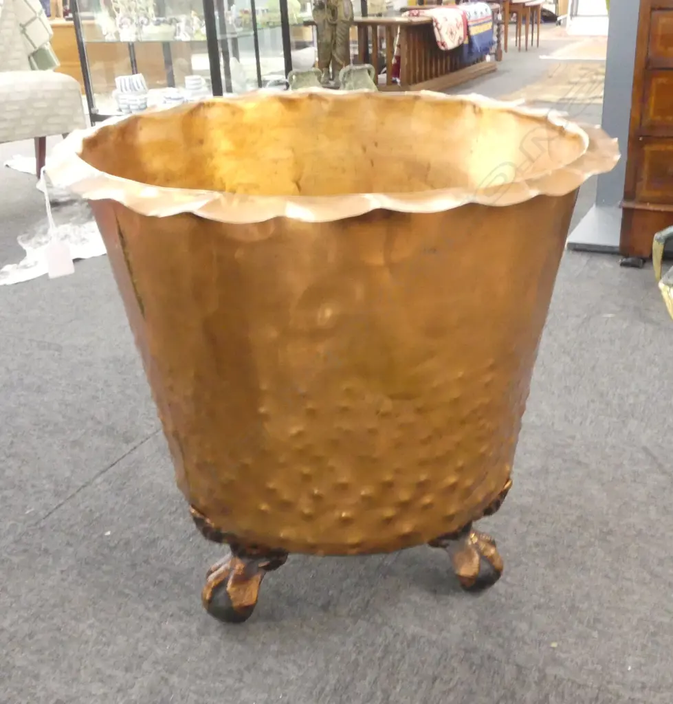 LAUNDRY COPPER PLANTER ON 3 FEET H.550mm, 540mm dia Image 1++