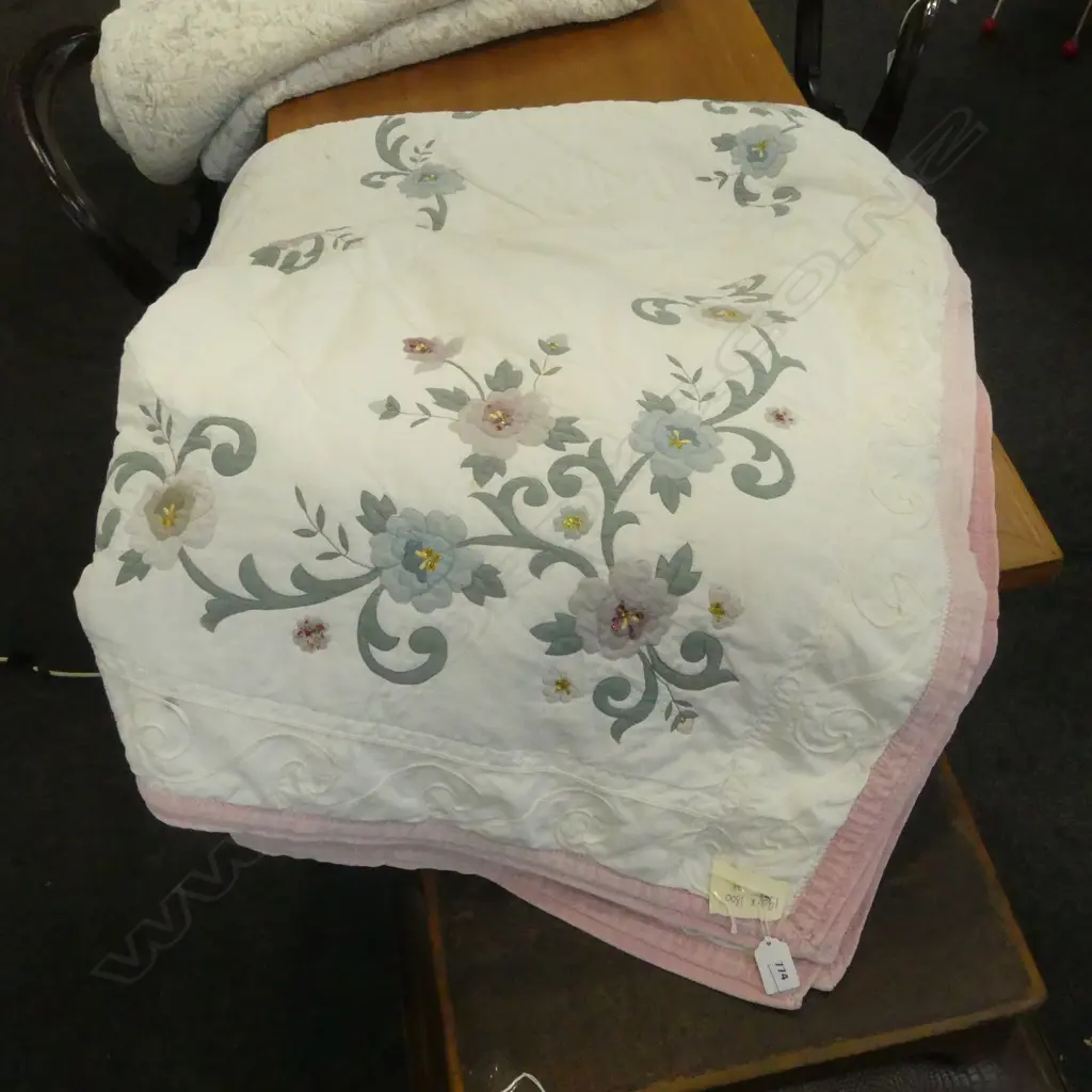 VINTAGE BED COVER 1900X1800MM Image 1++