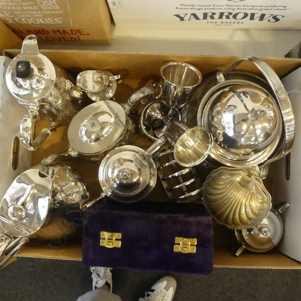 LARGE COLLECTION SILVER PLATE Image 1++