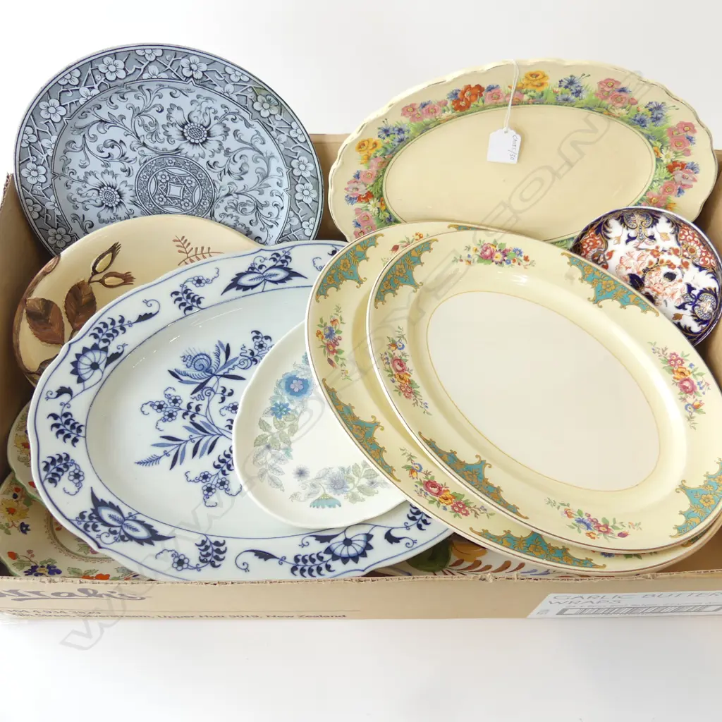 BOX – PLATTERS & PLATES INCL. HONEYGLAZE RADIANCE, WEDGWOOD, JOHNSON BROS ETC Image 1++