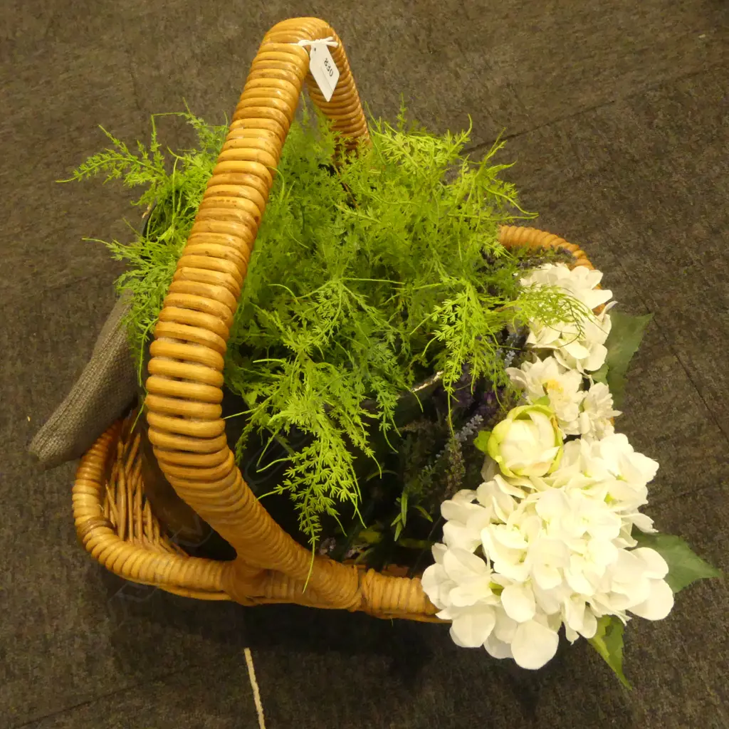 BASKET + TOLLE WARE BIN OF ARTIFICIAL FLOWERS Image 1++