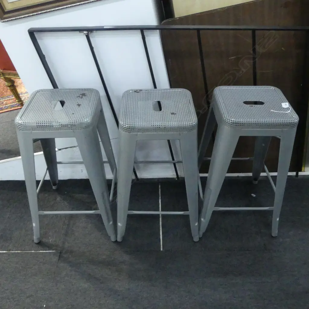 SET 3 INDUSTRIAL STOOLS H 670 MM Image 1++