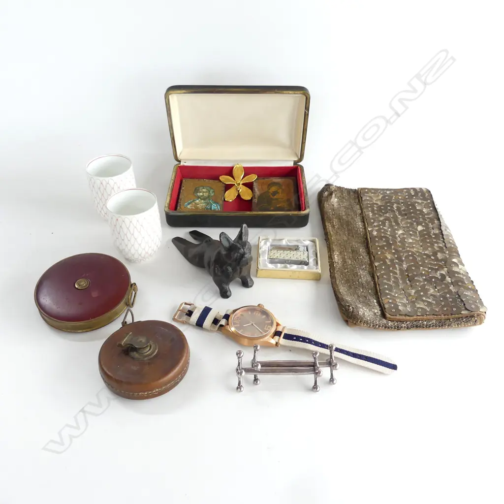 ASST. ITEMS; HANDBAG, CAST IRON BULLDOG DOORSTOP, 2 RULERS, 2 ICONS, OOZOO WRIST WATCH, ETC Image 1++