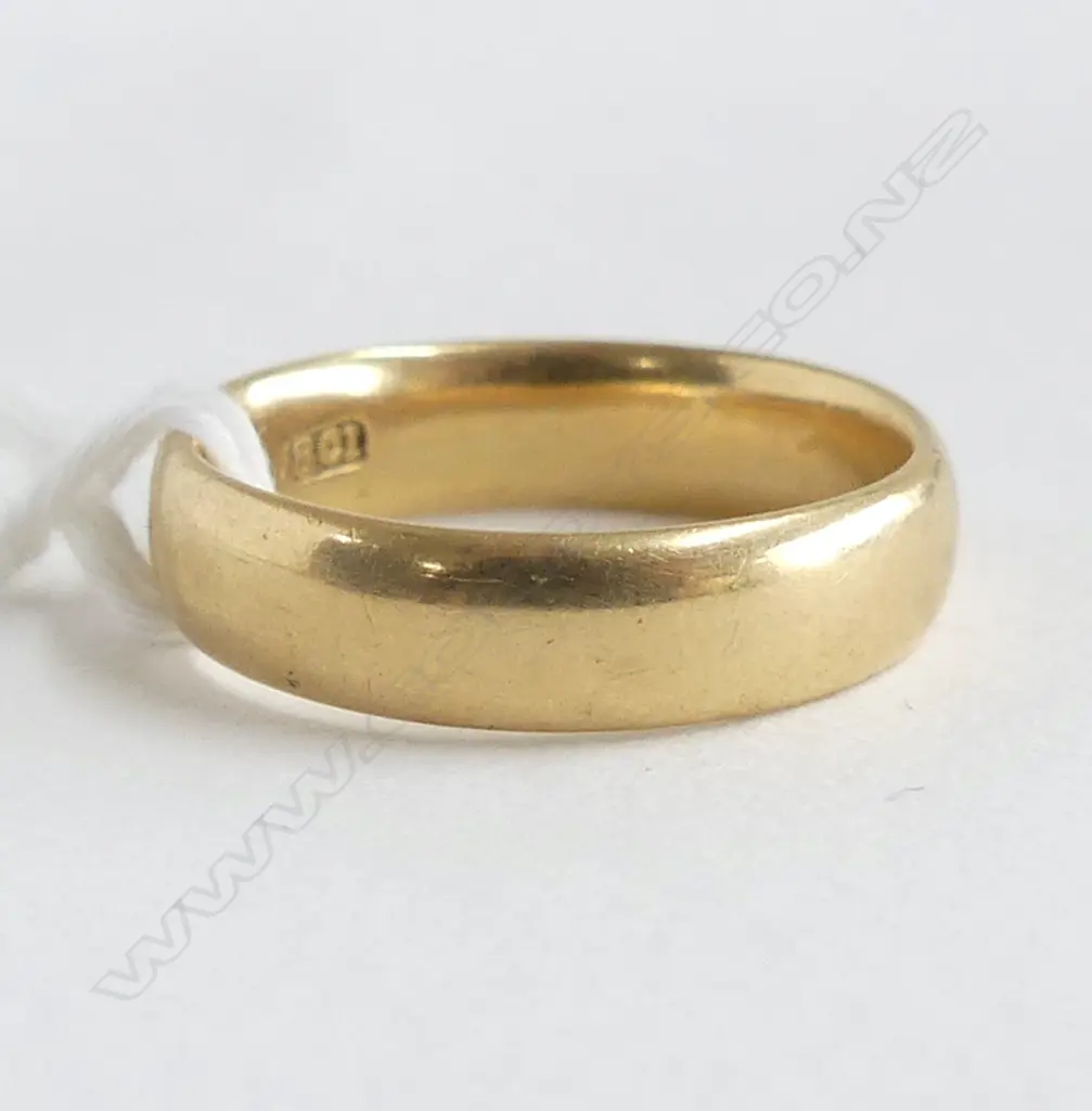 18ct  NZ BAND RING by John McNab of Timaru 5.25gms  SIZE N Image 1++