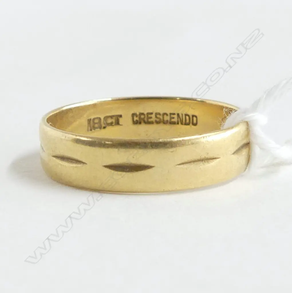 18ct YELLOW GOLD BAND RING 2.8gms SIZE L Image 1++