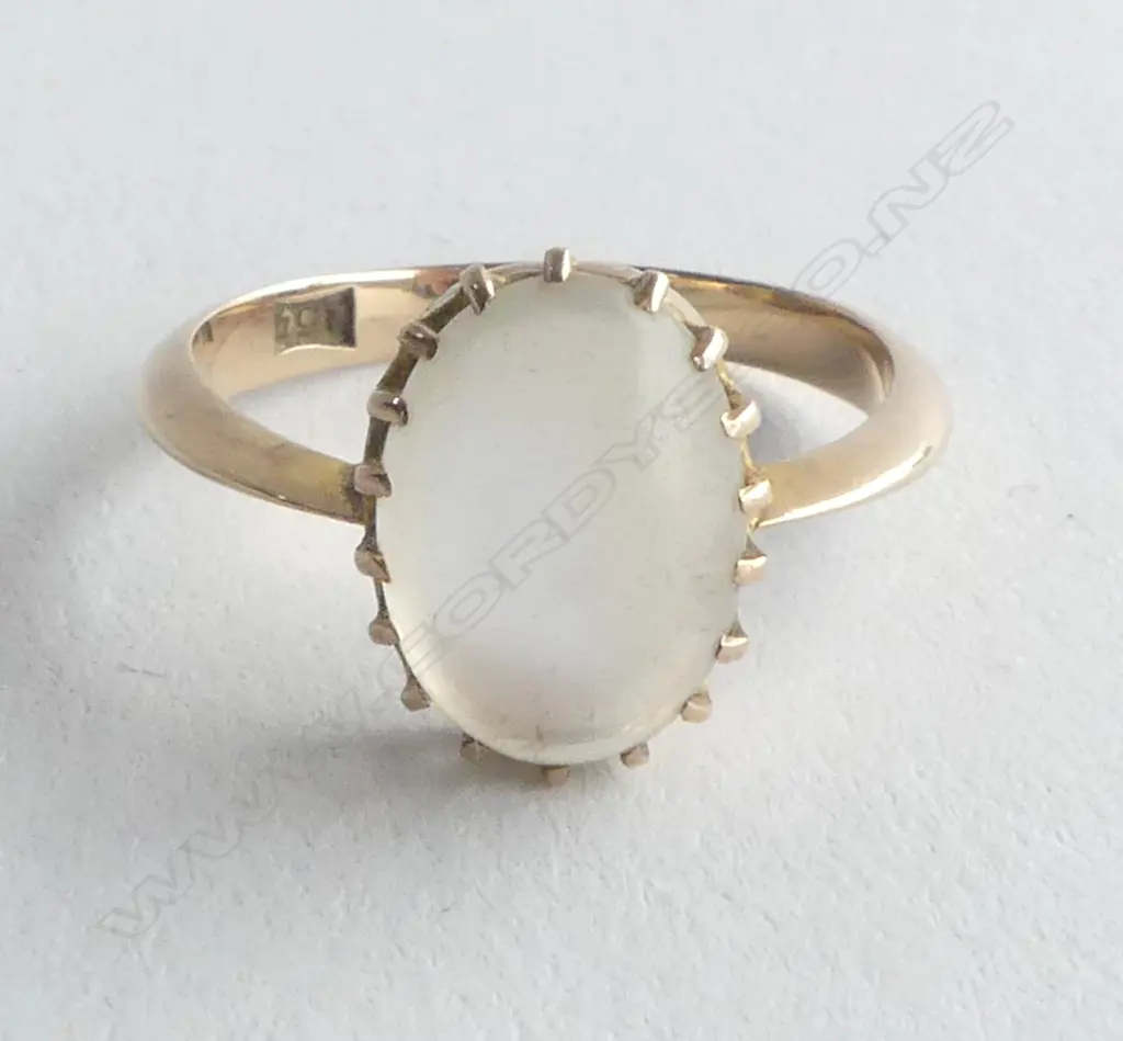15CT MOONSTONE RING 2.0gms  SIZE M Image 1++