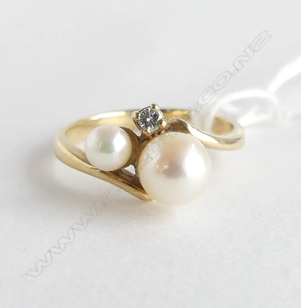 9CT DIAMOND & PEARL RING 2.7gms  SIZE N 1/2 Image 1++