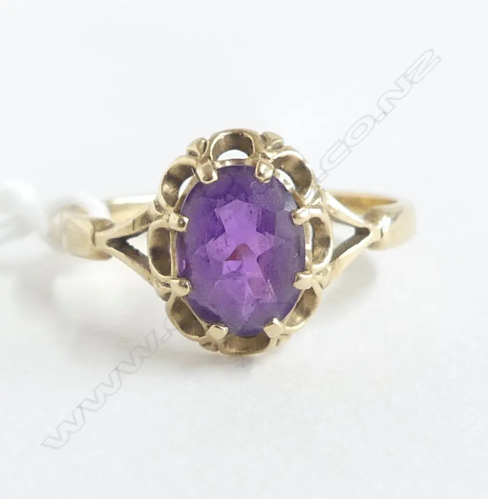 9ct GOLD & AMETHYST RING 1.88gms Image 1++